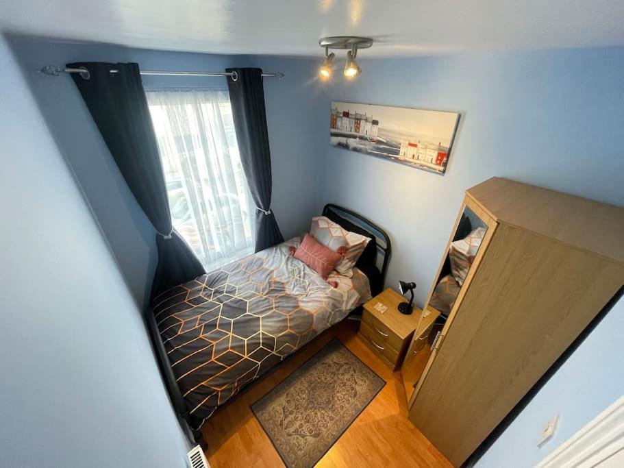 Ferienwohnung Beanies Lornestreet Four Bed House Swindon Exterior foto
