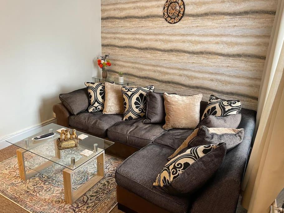 Ferienwohnung Beanies Lornestreet Four Bed House Swindon Exterior foto