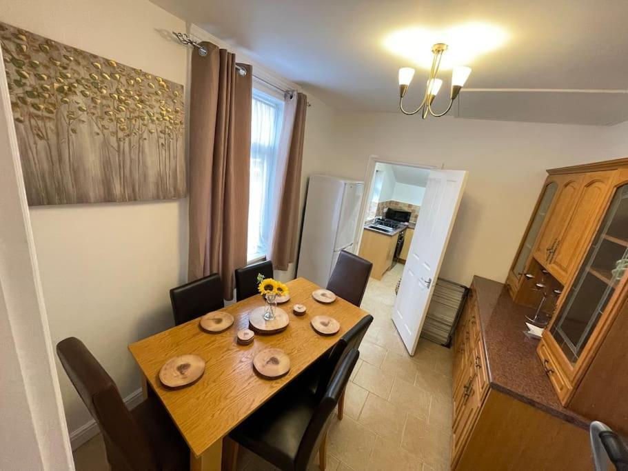 Ferienwohnung Beanies Lornestreet Four Bed House Swindon Exterior foto