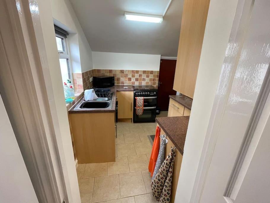 Ferienwohnung Beanies Lornestreet Four Bed House Swindon Exterior foto