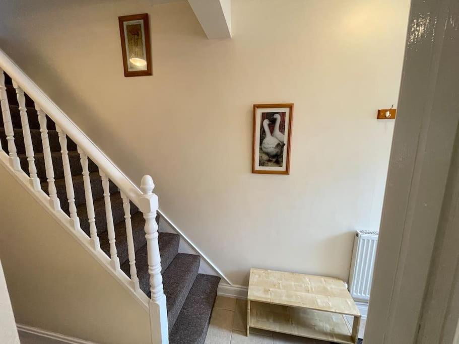 Ferienwohnung Beanies Lornestreet Four Bed House Swindon Exterior foto