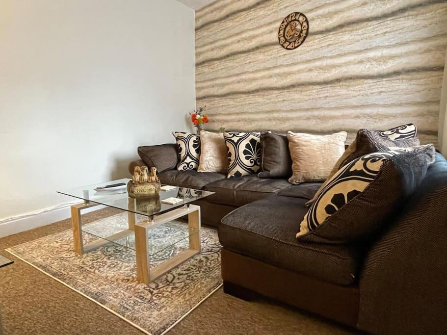 Ferienwohnung Beanies Lornestreet Four Bed House Swindon Exterior foto