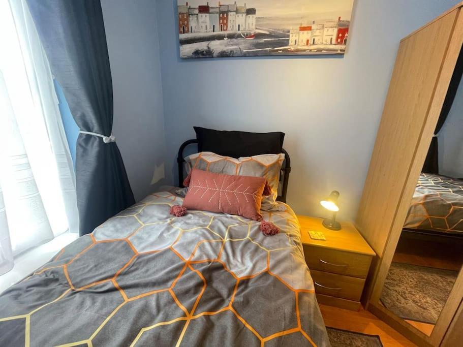 Ferienwohnung Beanies Lornestreet Four Bed House Swindon Exterior foto
