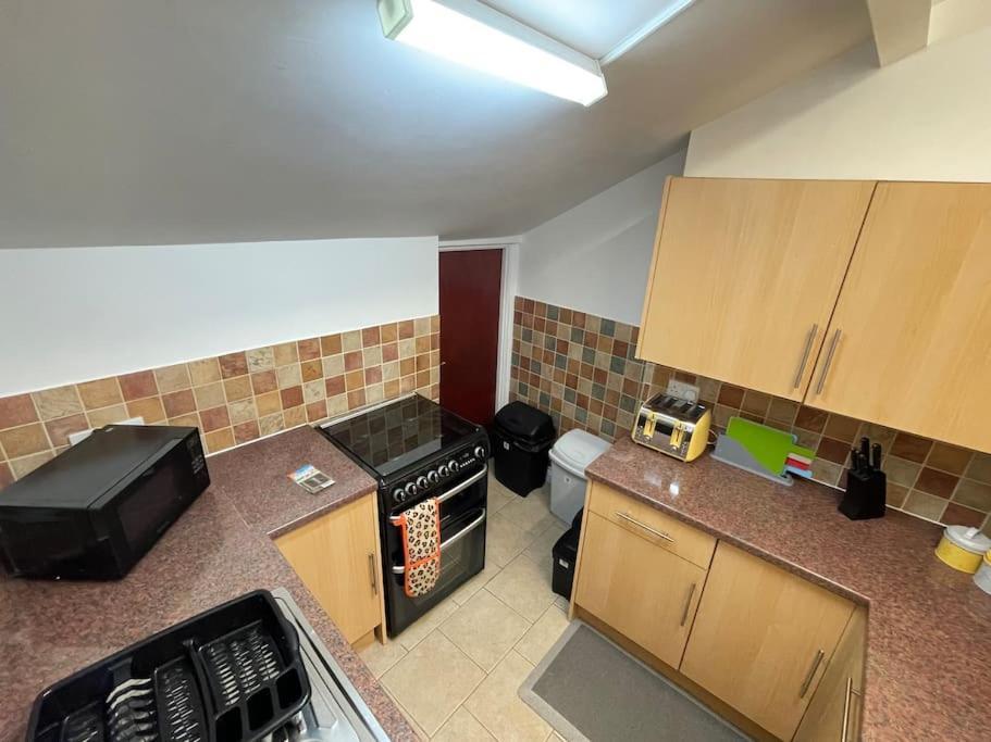 Ferienwohnung Beanies Lornestreet Four Bed House Swindon Exterior foto