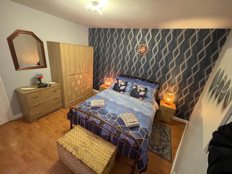 Ferienwohnung Beanies Lornestreet Four Bed House Swindon Exterior foto