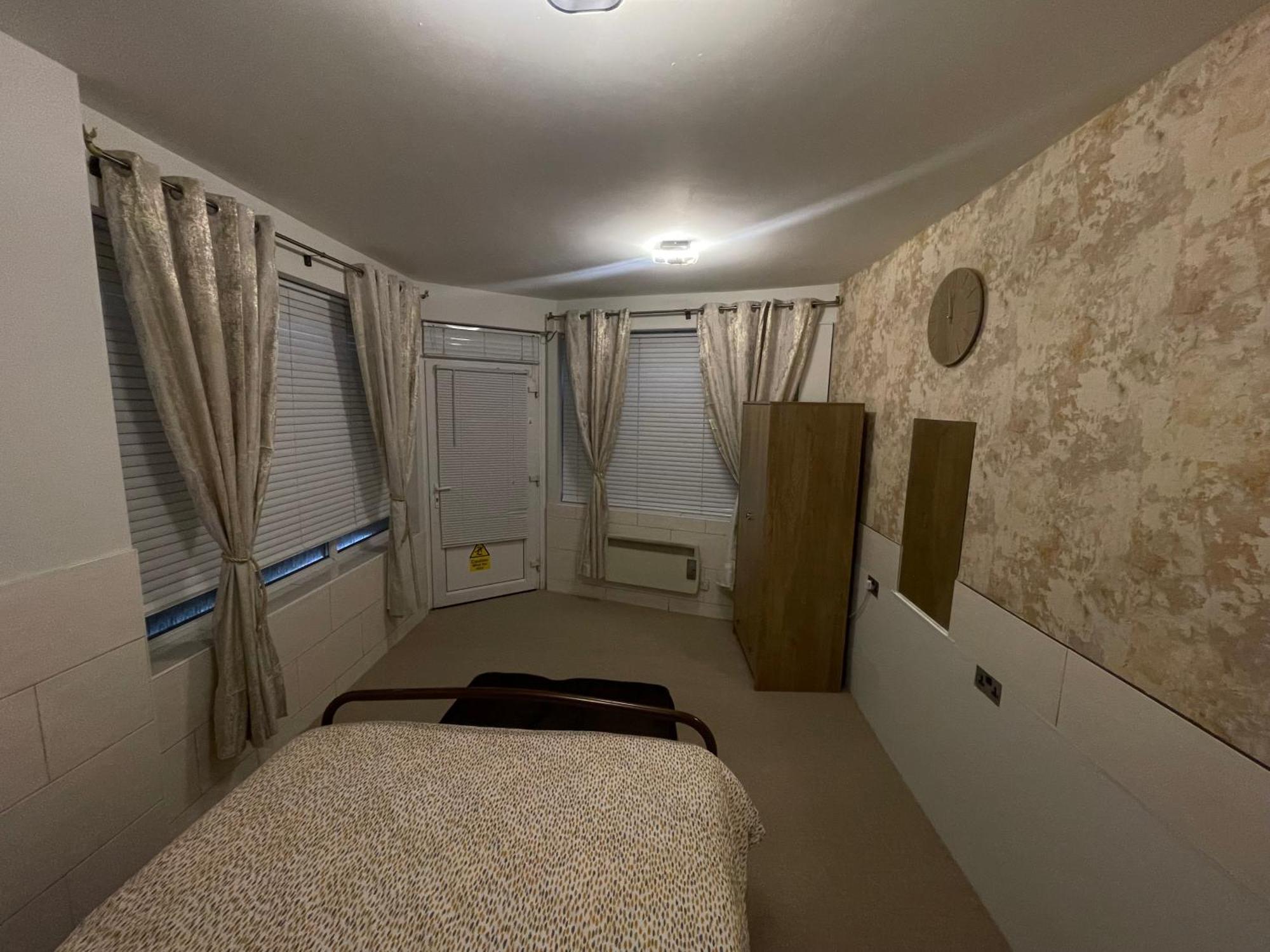 Ferienwohnung Beanies Lornestreet Four Bed House Swindon Exterior foto