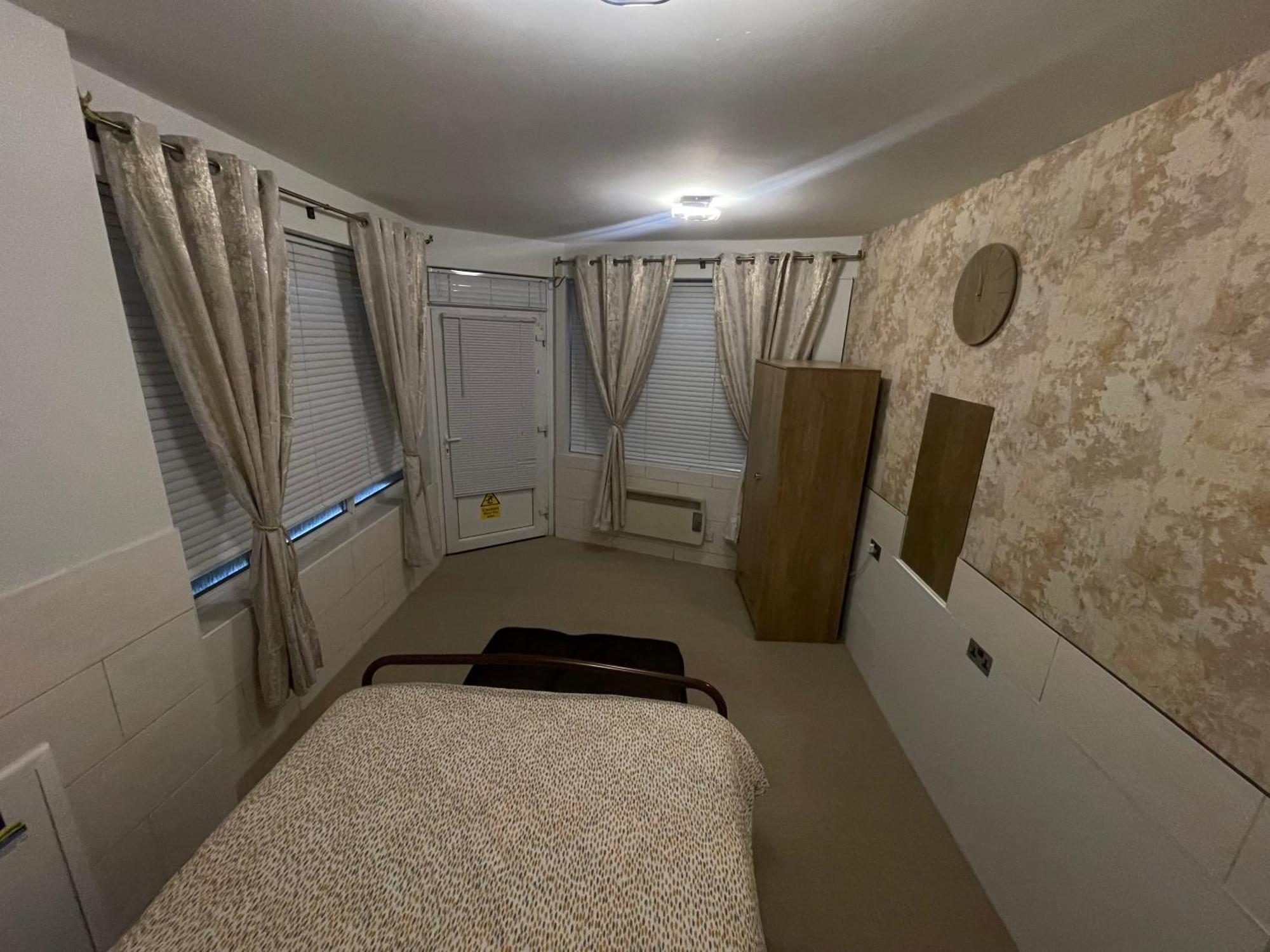 Ferienwohnung Beanies Lornestreet Four Bed House Swindon Exterior foto