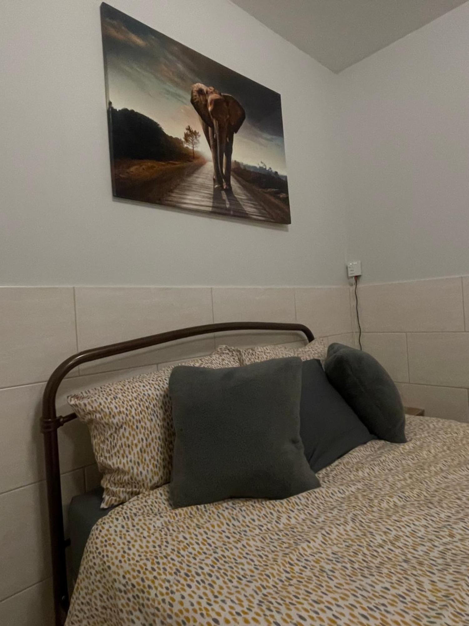 Ferienwohnung Beanies Lornestreet Four Bed House Swindon Exterior foto