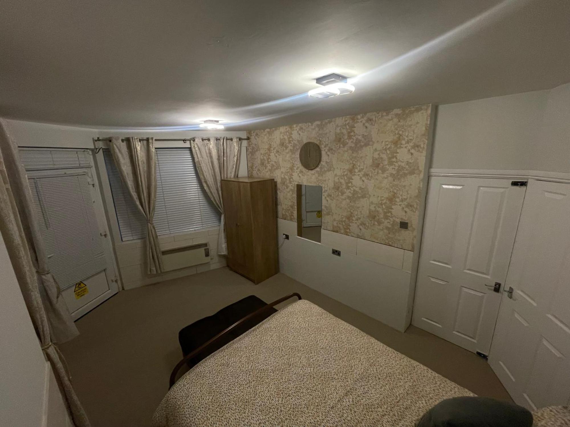 Ferienwohnung Beanies Lornestreet Four Bed House Swindon Exterior foto
