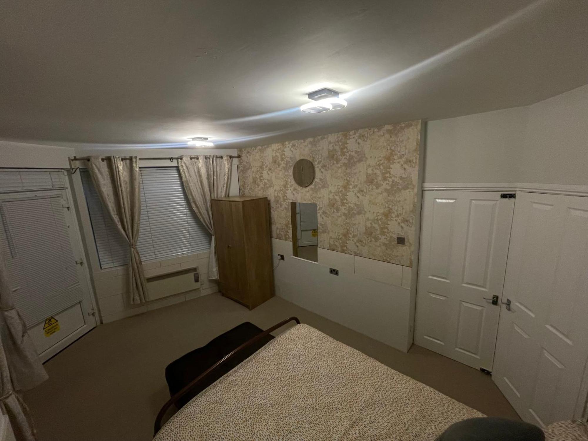 Ferienwohnung Beanies Lornestreet Four Bed House Swindon Exterior foto