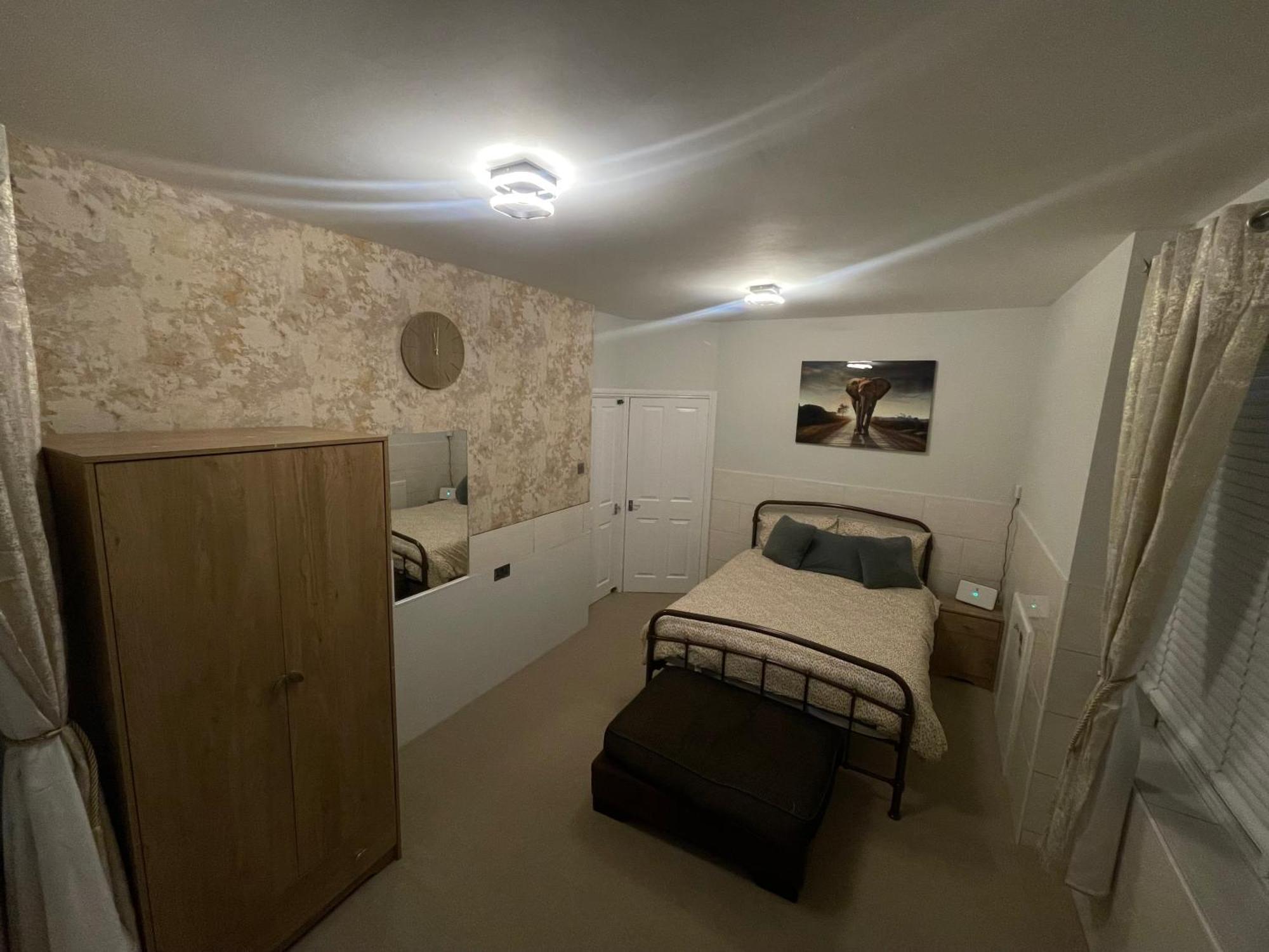Ferienwohnung Beanies Lornestreet Four Bed House Swindon Exterior foto