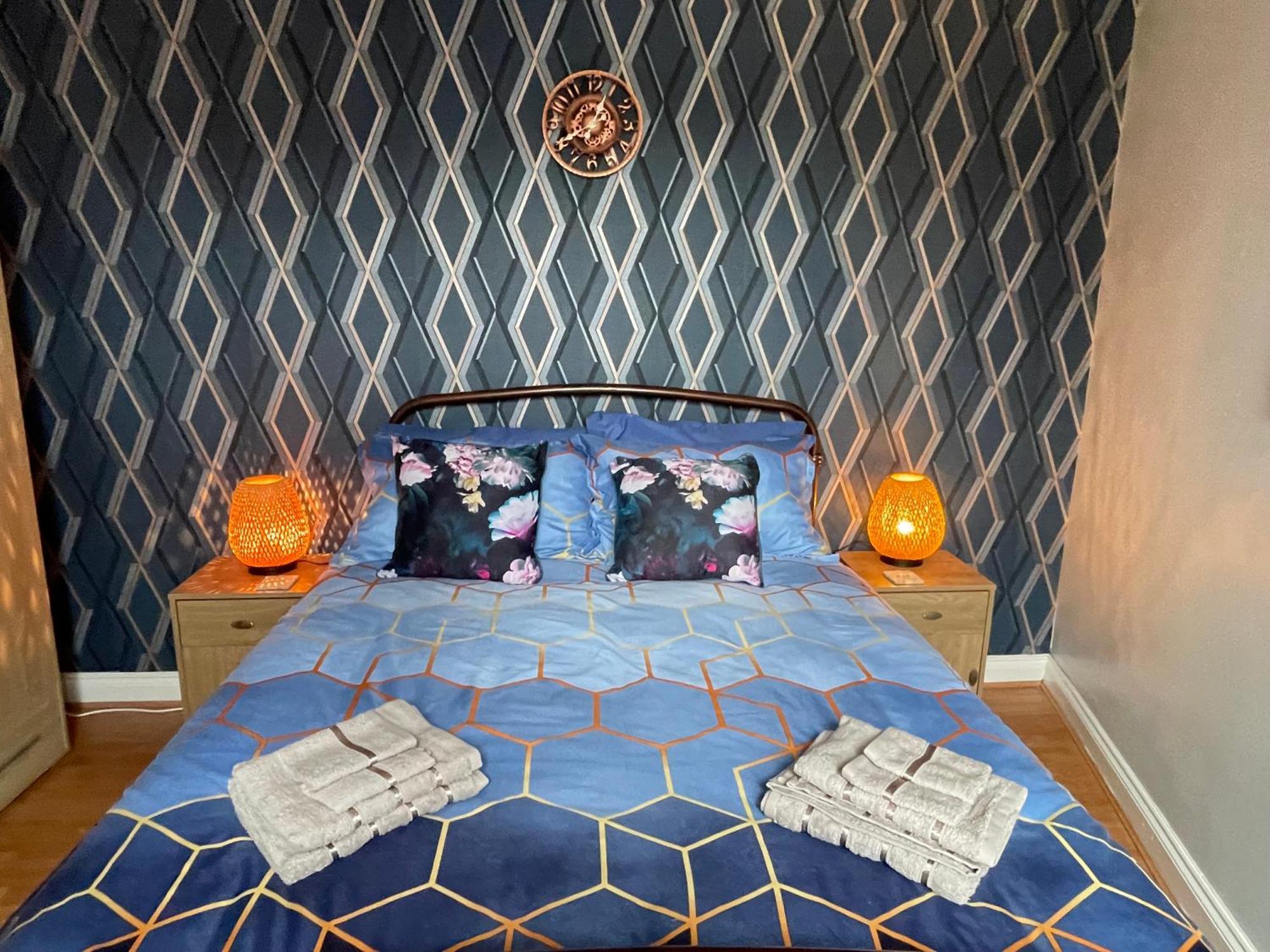 Ferienwohnung Beanies Lornestreet Four Bed House Swindon Exterior foto