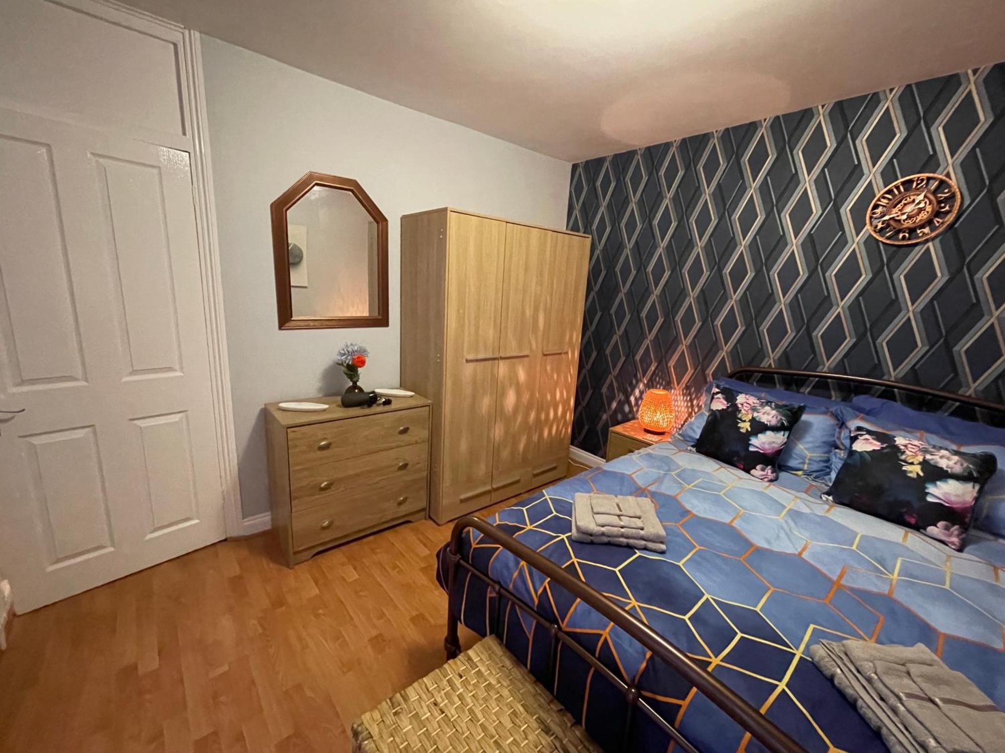 Ferienwohnung Beanies Lornestreet Four Bed House Swindon Exterior foto