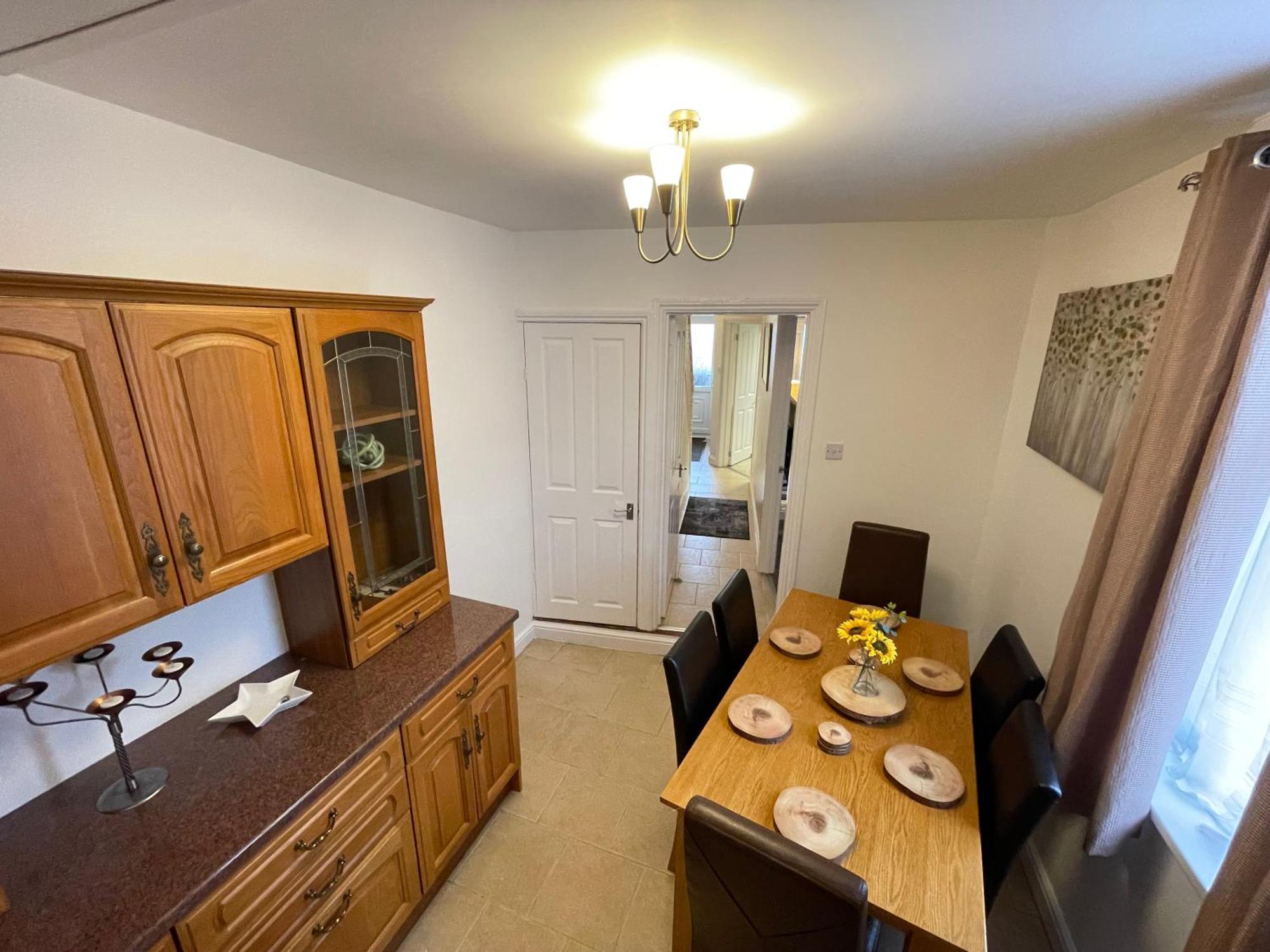 Ferienwohnung Beanies Lornestreet Four Bed House Swindon Exterior foto