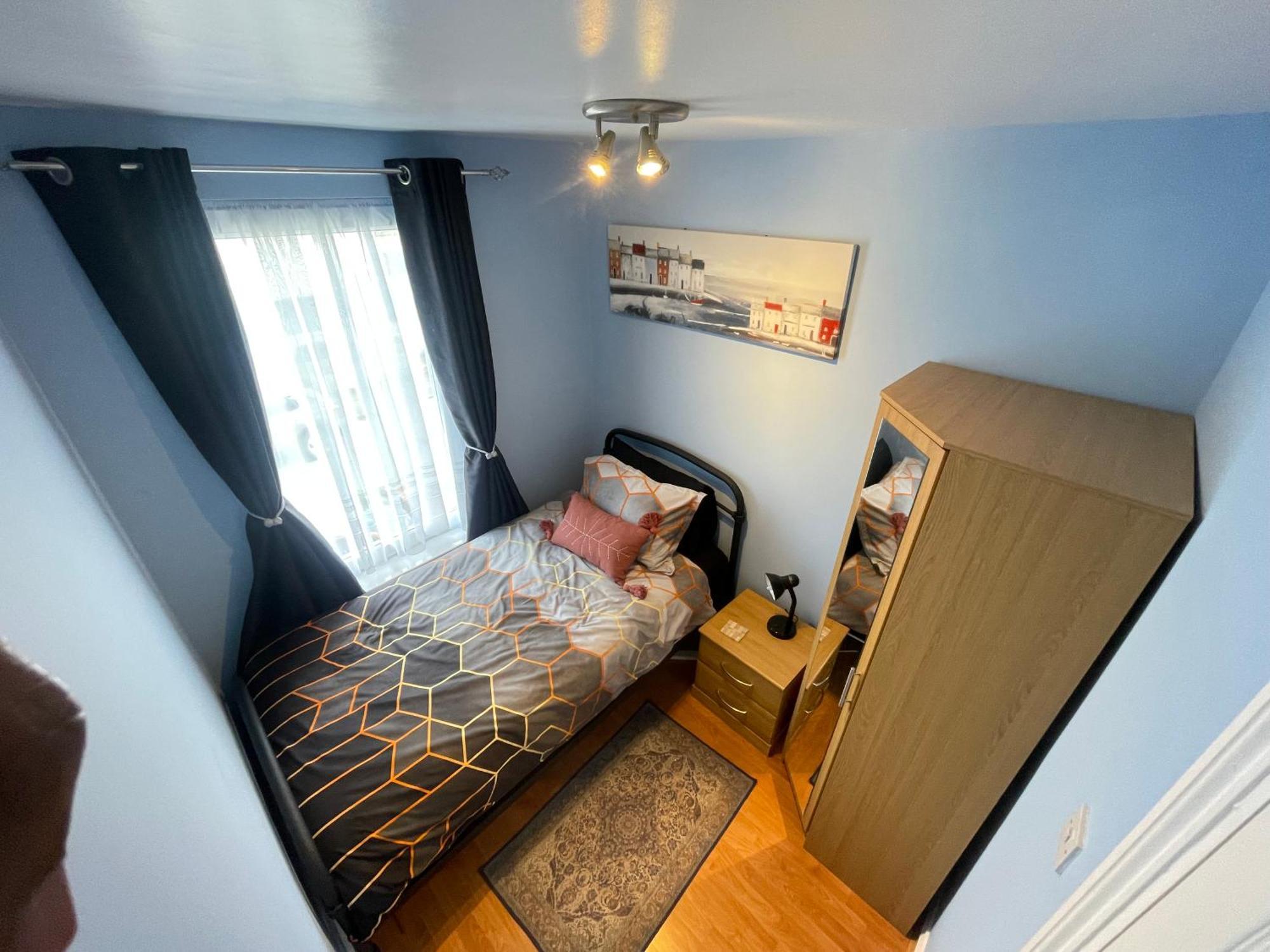 Ferienwohnung Beanies Lornestreet Four Bed House Swindon Exterior foto