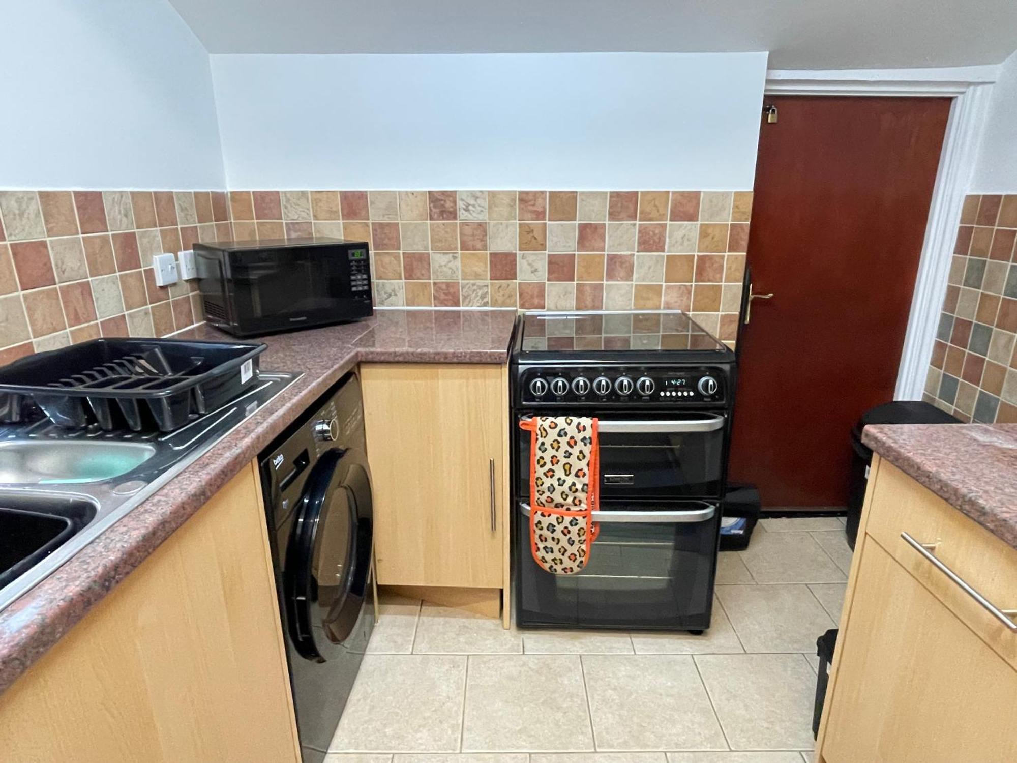 Ferienwohnung Beanies Lornestreet Four Bed House Swindon Exterior foto